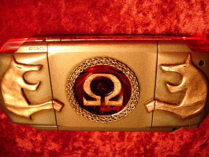 Illustration for article titled Sony PSP God of War Mod Looks Bloodthirstily Fantastic